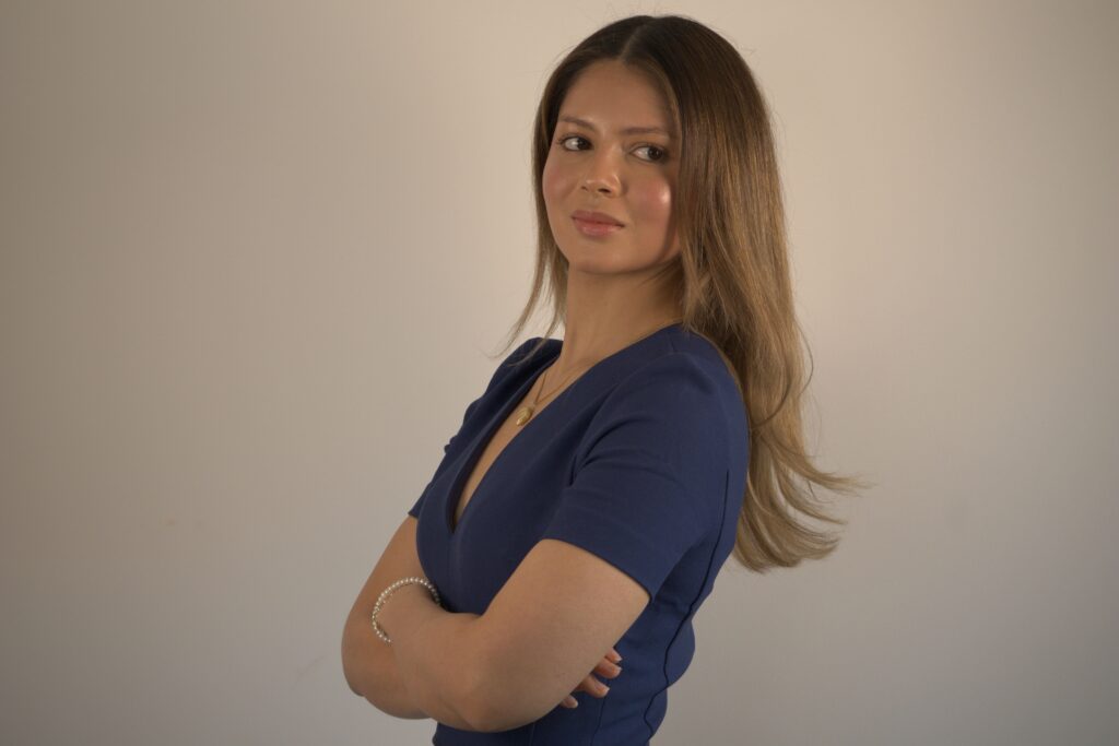 Jessica como siempre elegante con nuestro lugar de medicina estética en Pamplona