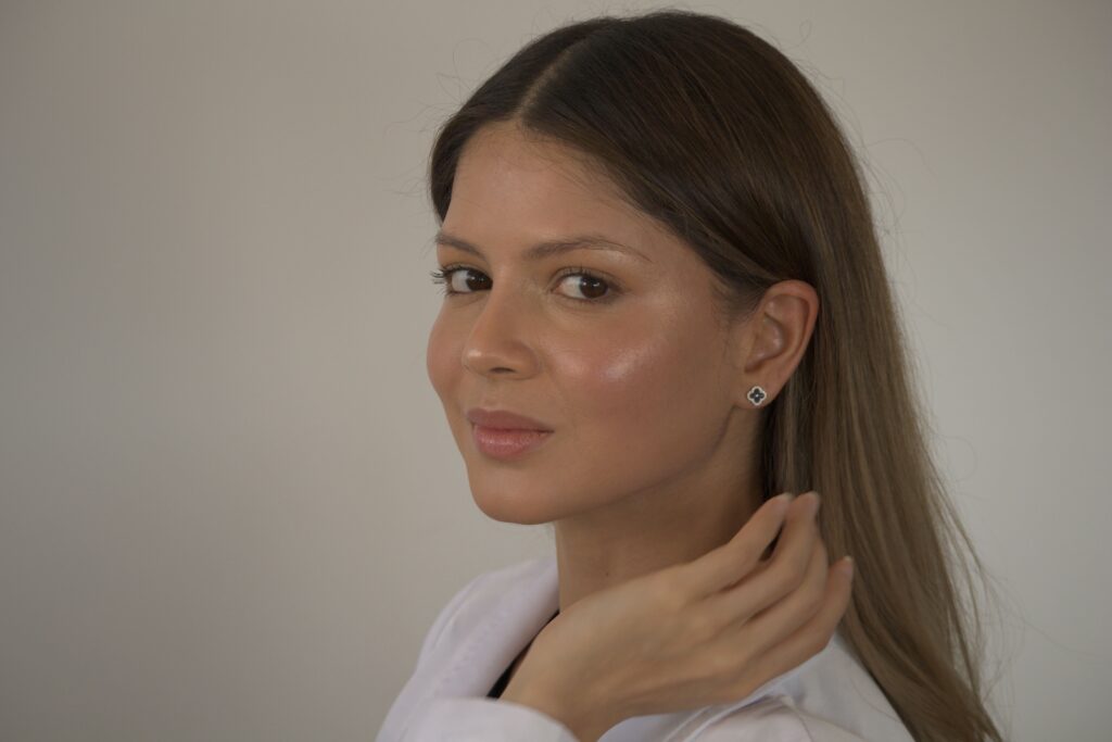 Jessica super guapa haciéndose la medicina estética Pamplona